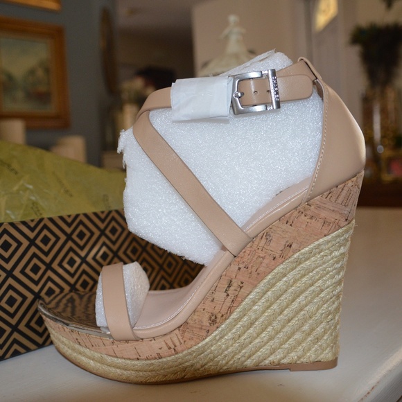 NIB Charles David Nude Wedges SZ 8.5 - Picture 2 of 7